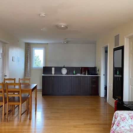 Dairy Homestay โตรอนโต ภายนอก รูปภาพ