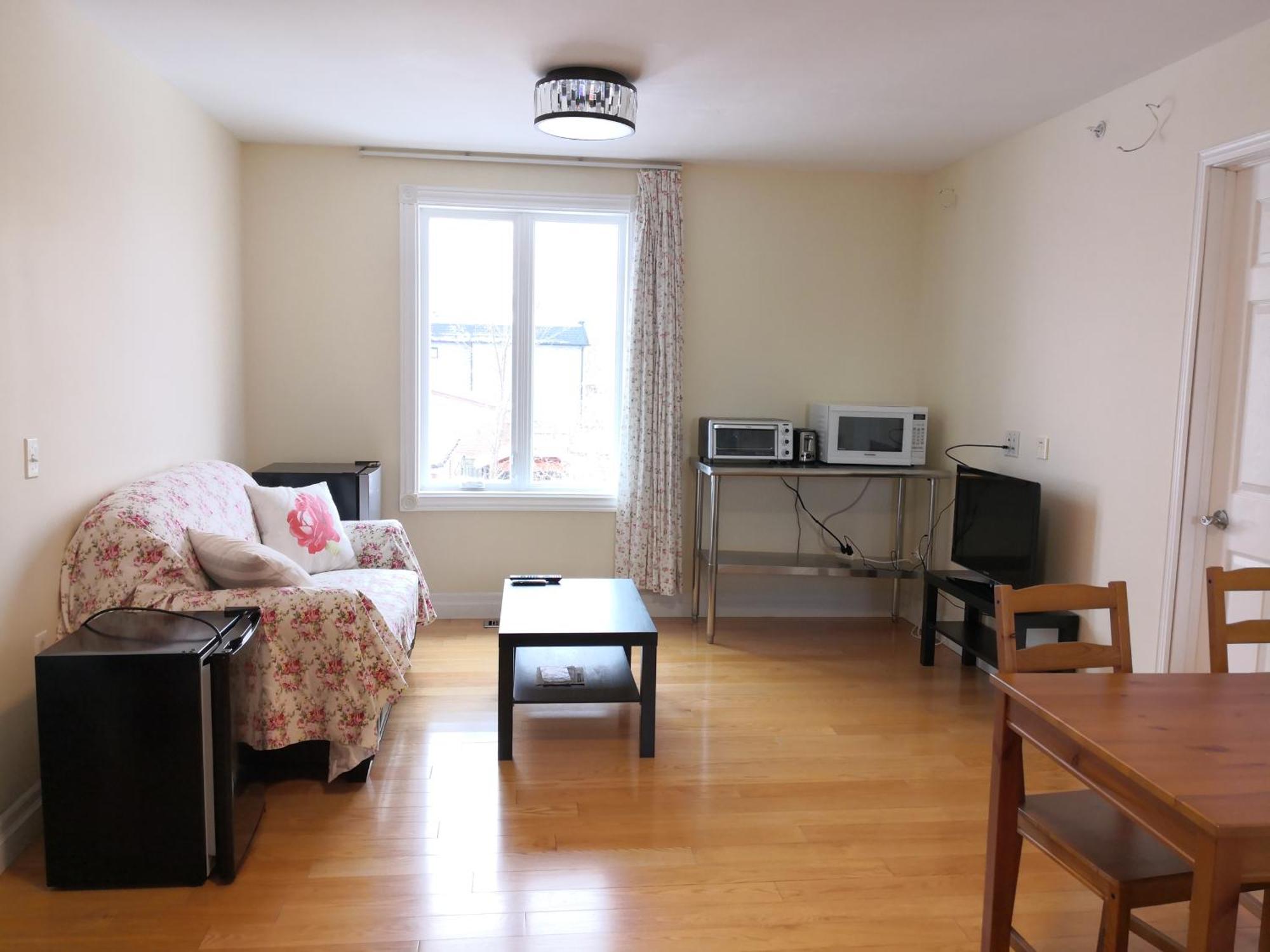 Dairy Homestay โตรอนโต ภายนอก รูปภาพ